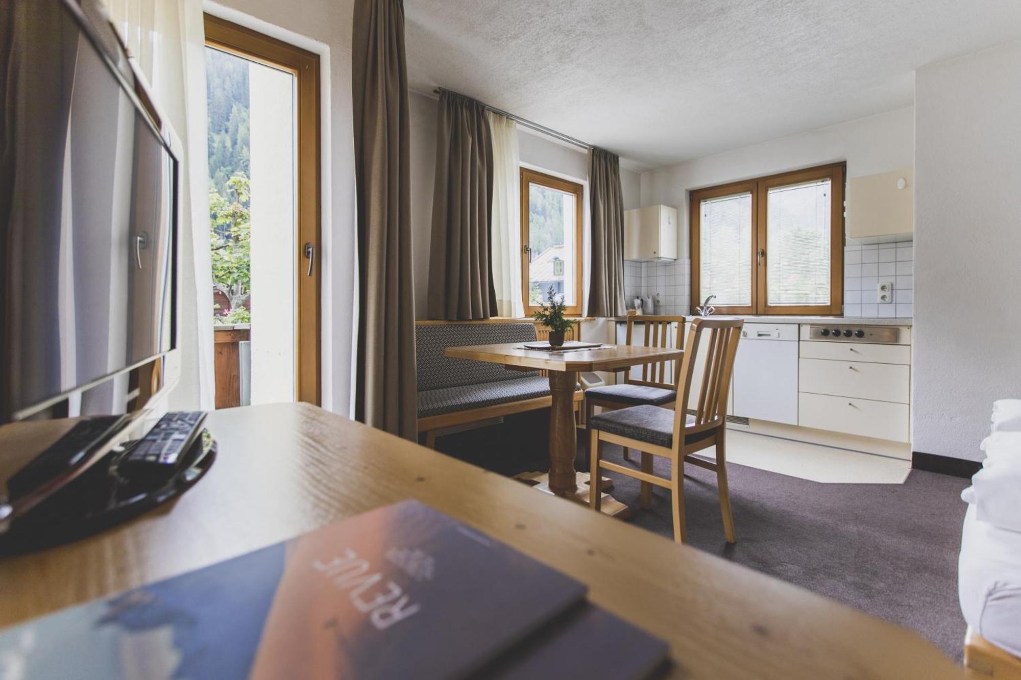 Hotel Montfort Sankt Anton am Arlberg Exterior photo