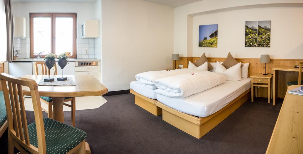 Hotel Montfort Sankt Anton am Arlberg Room photo