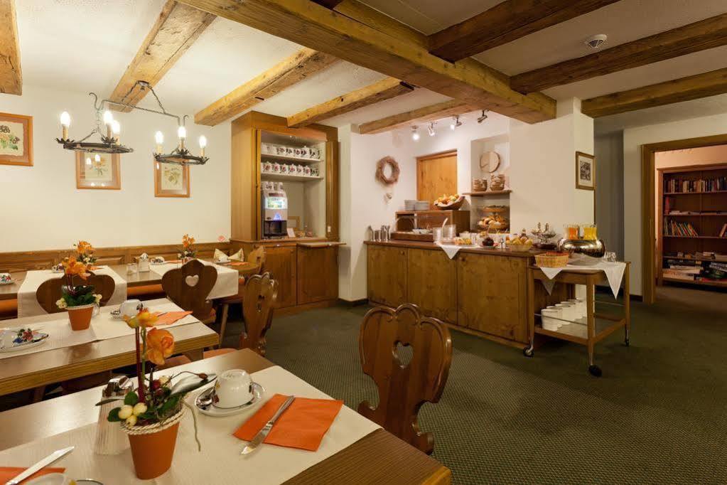 Hotel Montfort Sankt Anton am Arlberg Exterior photo
